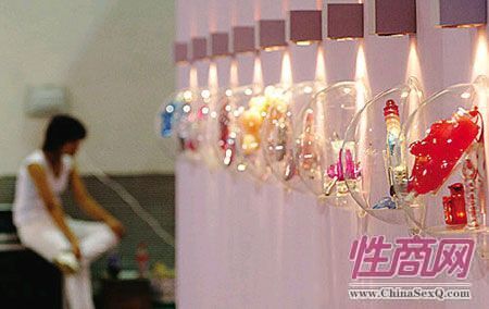 成人用品店女老板奇聞錄(組圖+視頻) 成人用品店女老板奇聞錄(組圖+視頻)