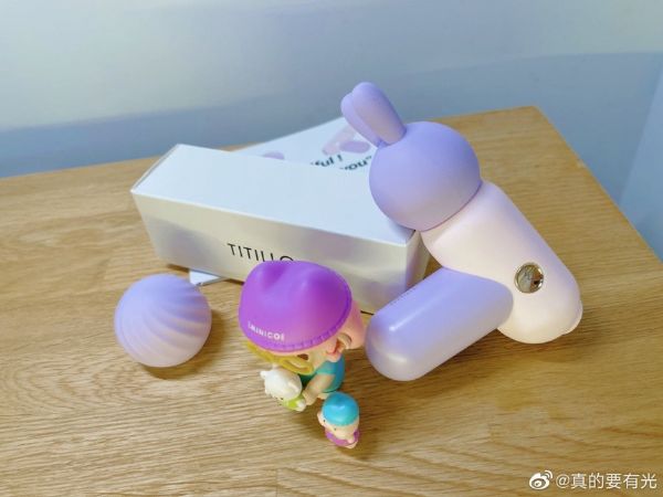 �L��ȫ�W�Ŀ옷С������ҿ����Ă���Ů��߀�]����